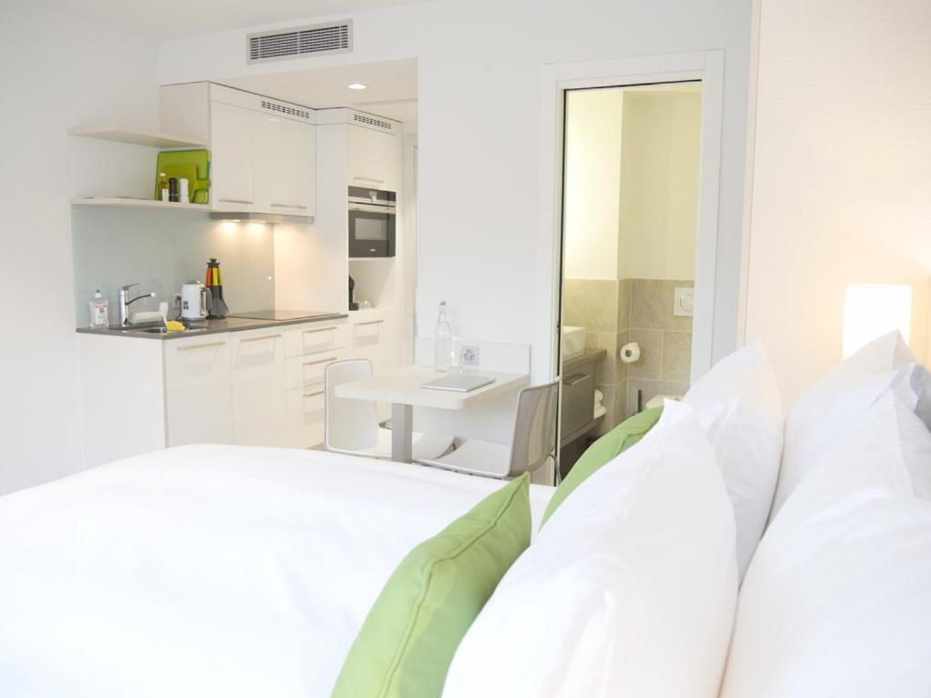 Base Vevey Hotel Room photo