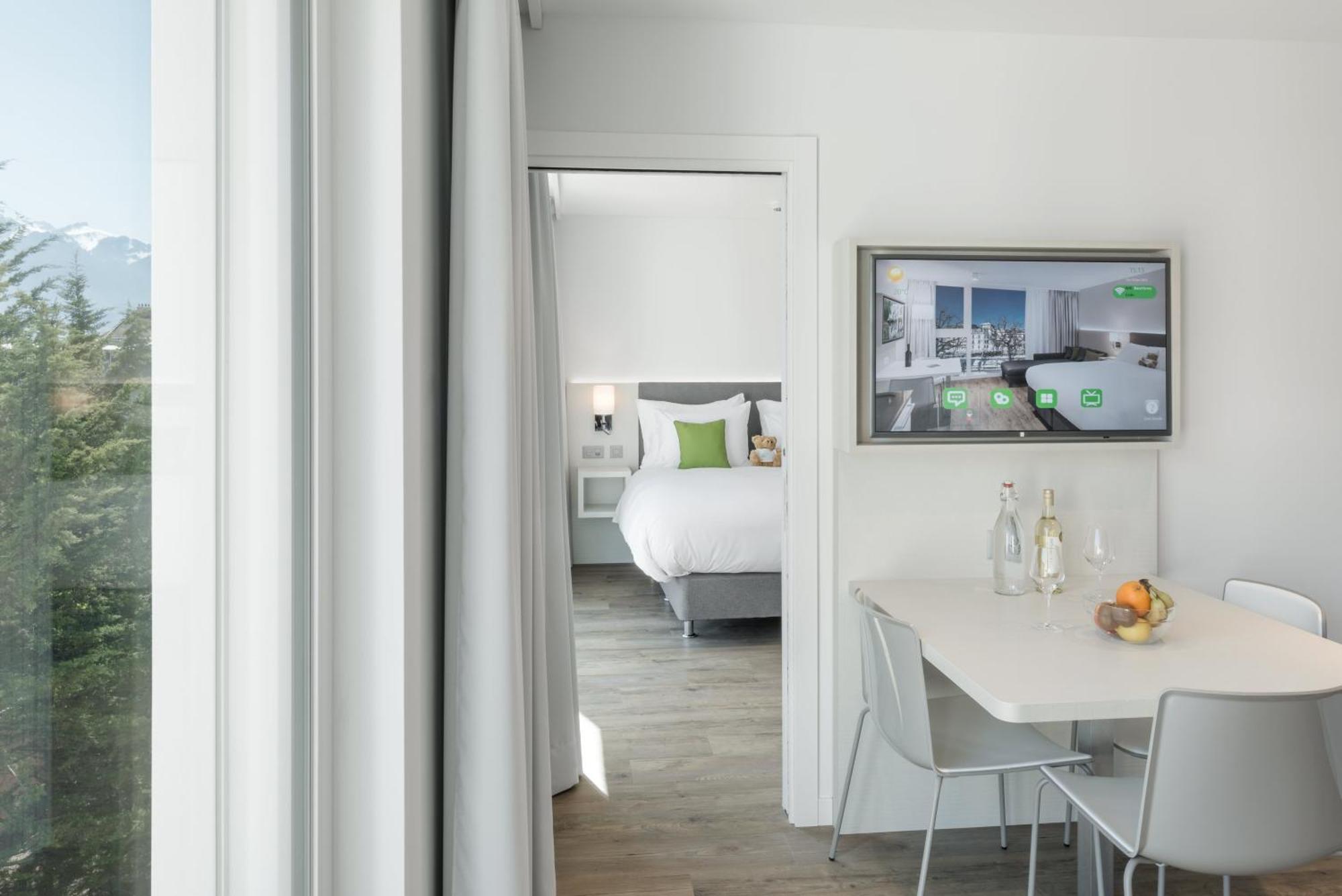 Base Vevey Hotel Room photo